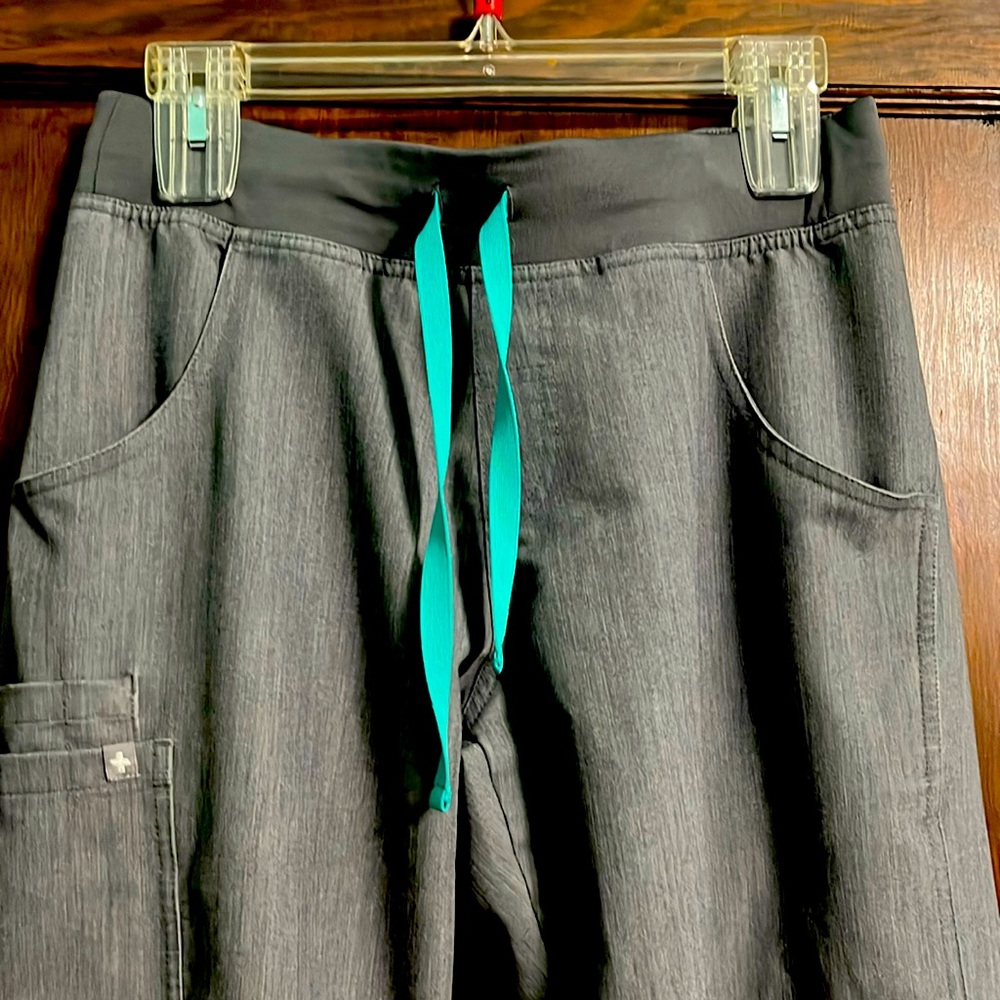 FIGS graphite scrub pants size small